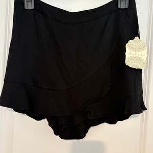 Altar'd State Women Black Ruffle Quinn Skort Size Medium Back Zipper